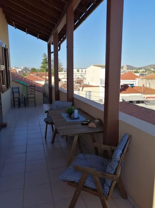 Aegina Port Apt 2-Διαμέρισμα Στο Λιμάνι Της Αίγινας 2 Zewnętrze zdjęcie